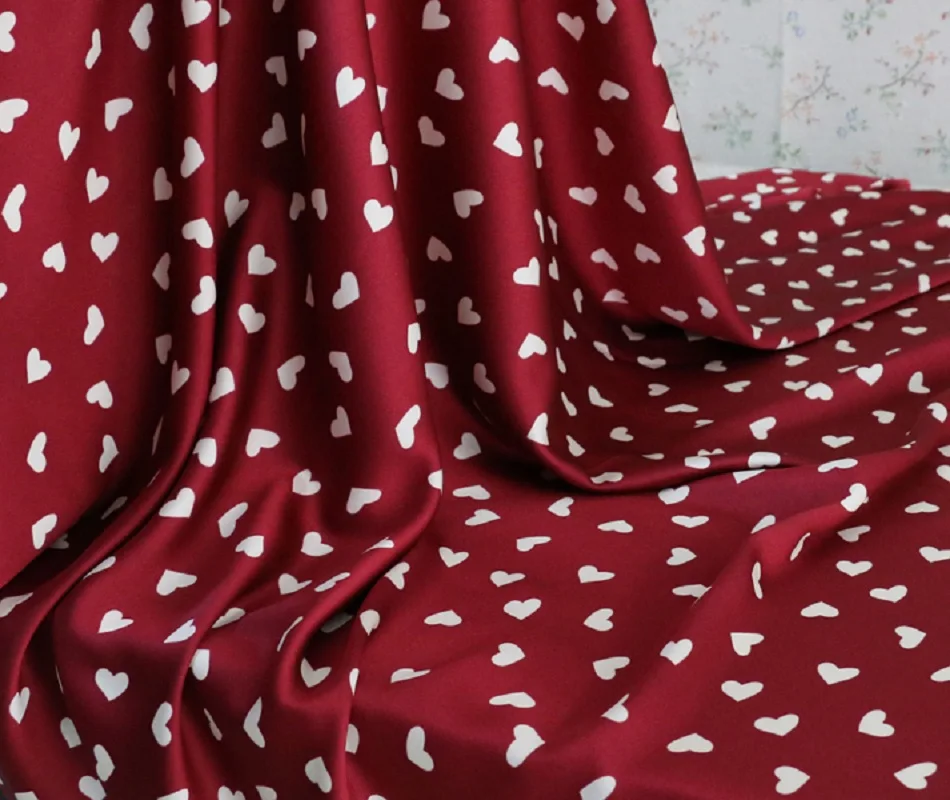 

Burgandy sleepwear print crepe satin fabric childlike love hearts print charmeuse cloth dress fabric imitate silk textile
