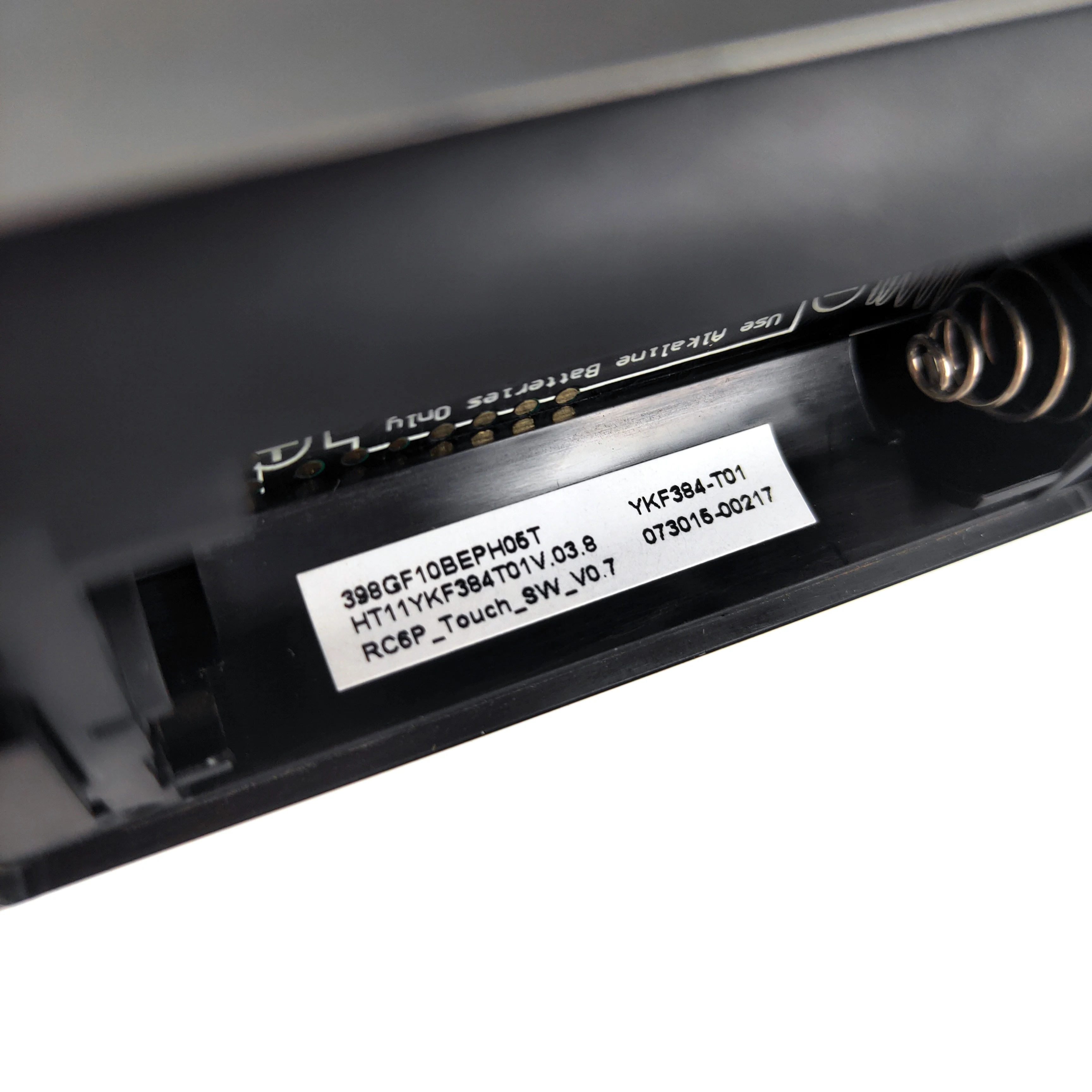 Используется оригинальный для Philips ТВ пульт дистанционного управления YKF384 T01