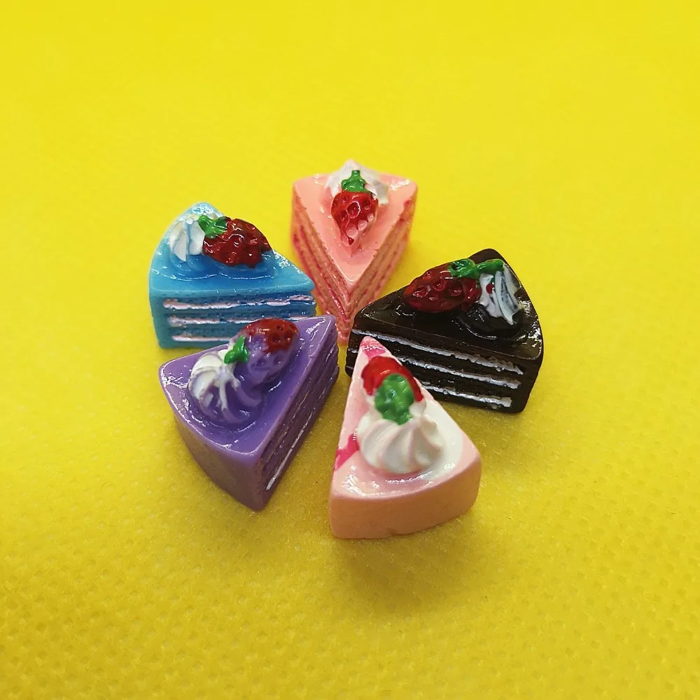 

5PCS Mini Strawberry Cake Figurine Cabochon Toys Kids Kitchen Toys Dollhouse/Miniatures DIY Phone Case Accessories