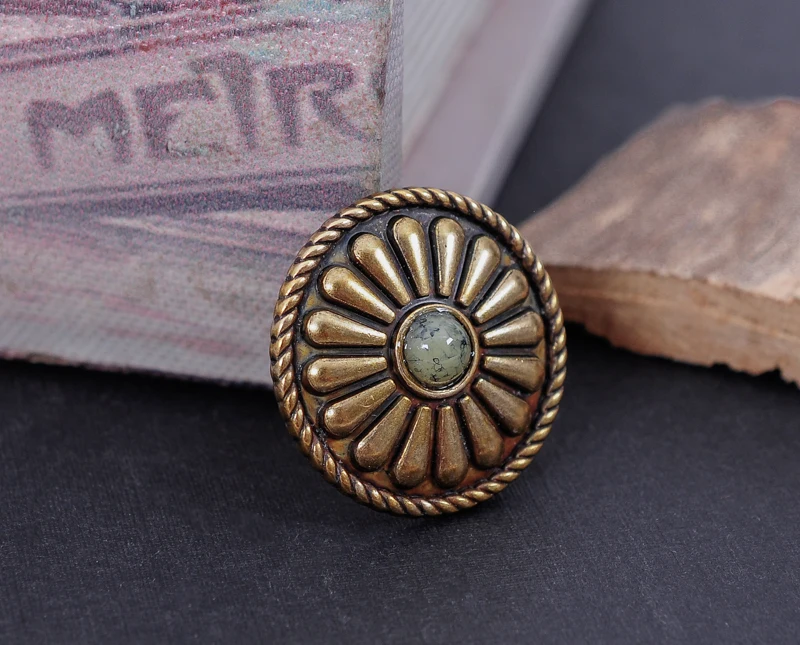 10pc Navajo Turquoise Antique Brass Bohemian Flower Leathercraft Saddle Conchos 10pc Navajo Turquoise Antique Brass Bohemian Flower Leathercraft Saddle Conchos