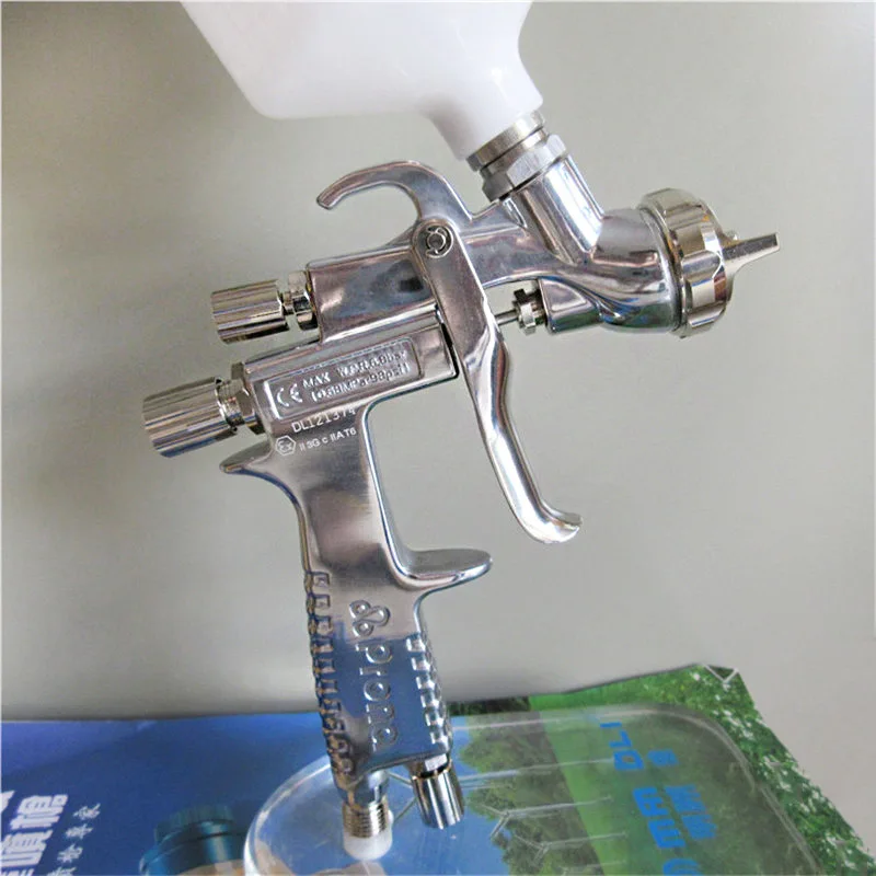 Pneumatic spray gun