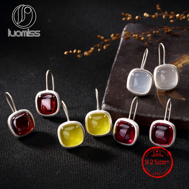 

S925 Plum blossom inlaid white crystal Korean simple wild small fresh female earrings wholesale