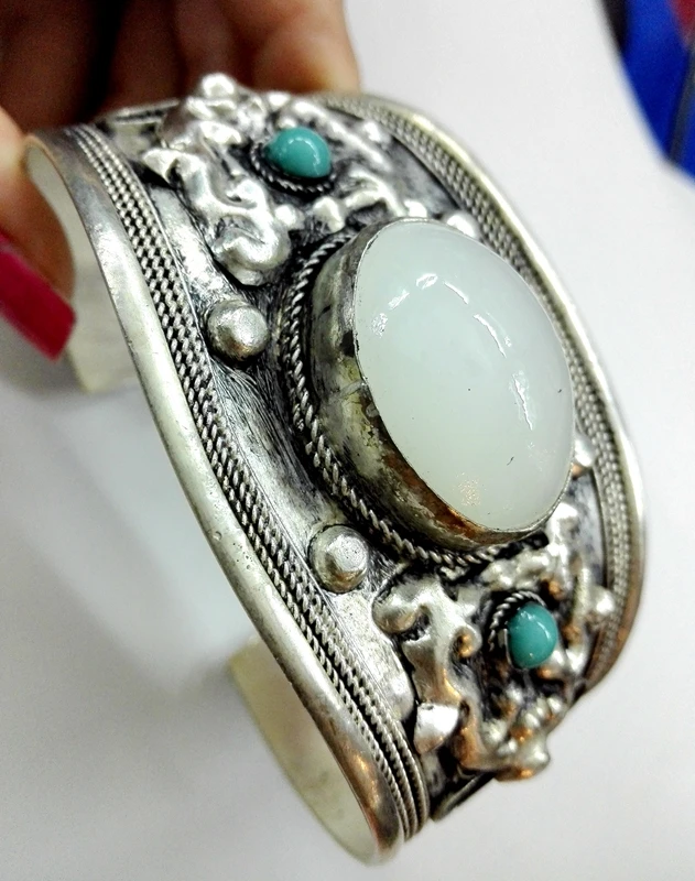 

Charm White Moonstone Cuff Bracelet Bangle Tibet Silver Carved Unisex Gift