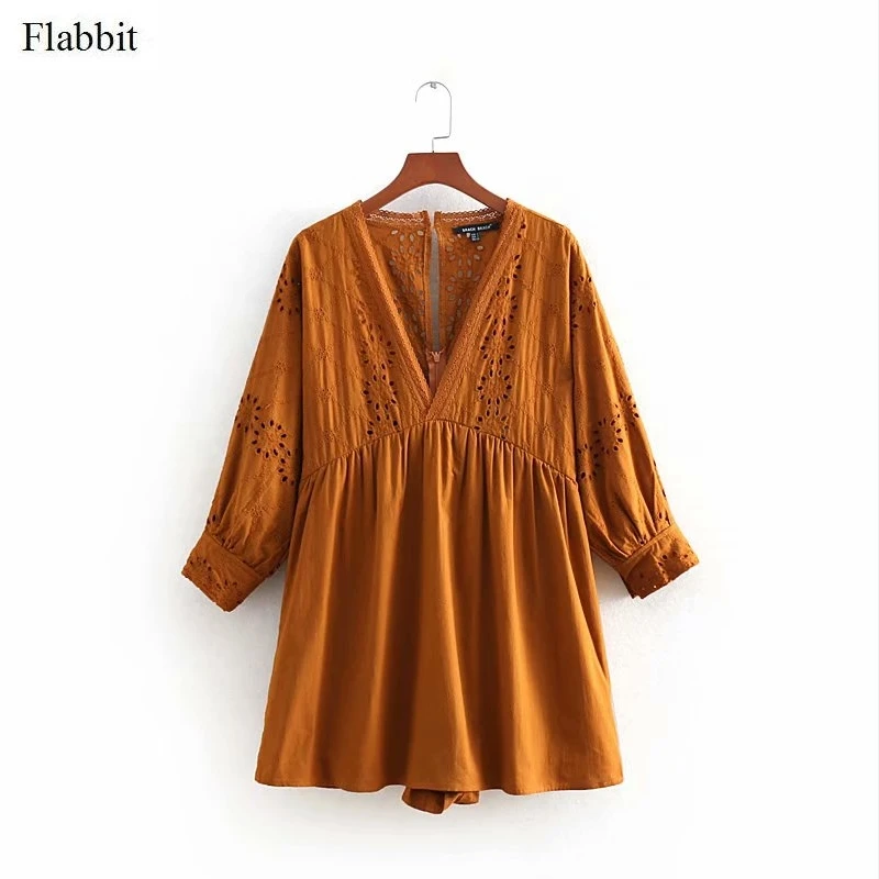

Flabbit women v neck hollow out embroidery playsuits ladies chic lace splicing siamese shorts female conjoined jumpsuits P051