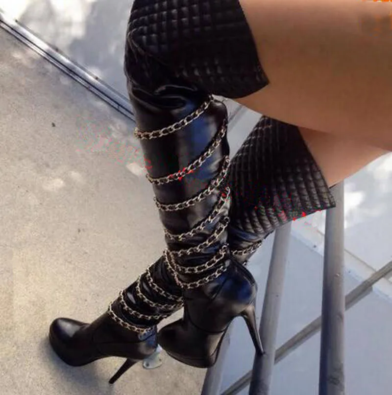 Для женщин Очаровательная черная кожа круглый носок женские туфли с цепями; дизайн высокая платформа Сапоги выше колен(ботфорты) высокие сапоги-ботфорты на очень высоких каблуках длинные, с высоким каблуком; ботинки