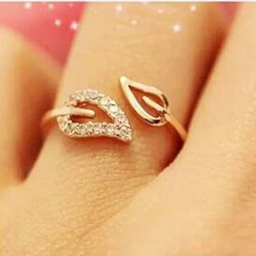 

Sleek minimalist shiny crystal alloy heart-shaped leaf opening female adjustable joint ring Wedding party gift