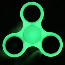 2017 Новый Ручной Непоседа Свет АБС-Пластик Tri Spinner Glow в темно-tri-spinner Игрушки Для Аутизма и СДВГ Детей Непоседа spinner 3 цвета