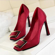 6 Farben Satin Seide Material Tuch 10 cm Sexy High Heels frauen Pumpen Karree Metall Schnalle Frau Mode Hochzeit schuhe