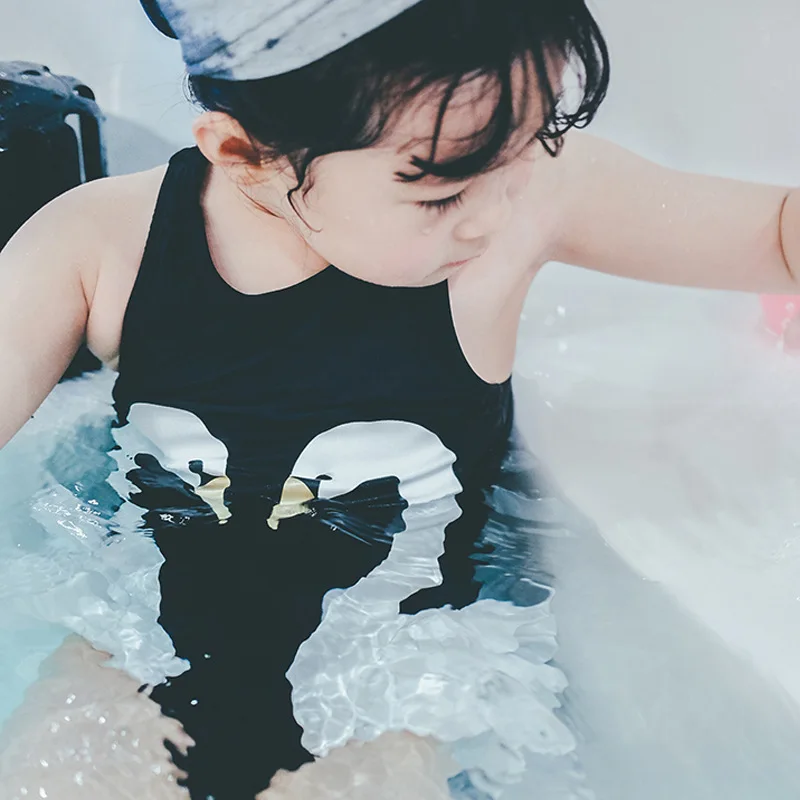 Для маленьких девочек Одежда для мальчиков детские купальники Новый Девочки бикини Бассейн SPA ребенок лебедь цельный колпачок с одеждой