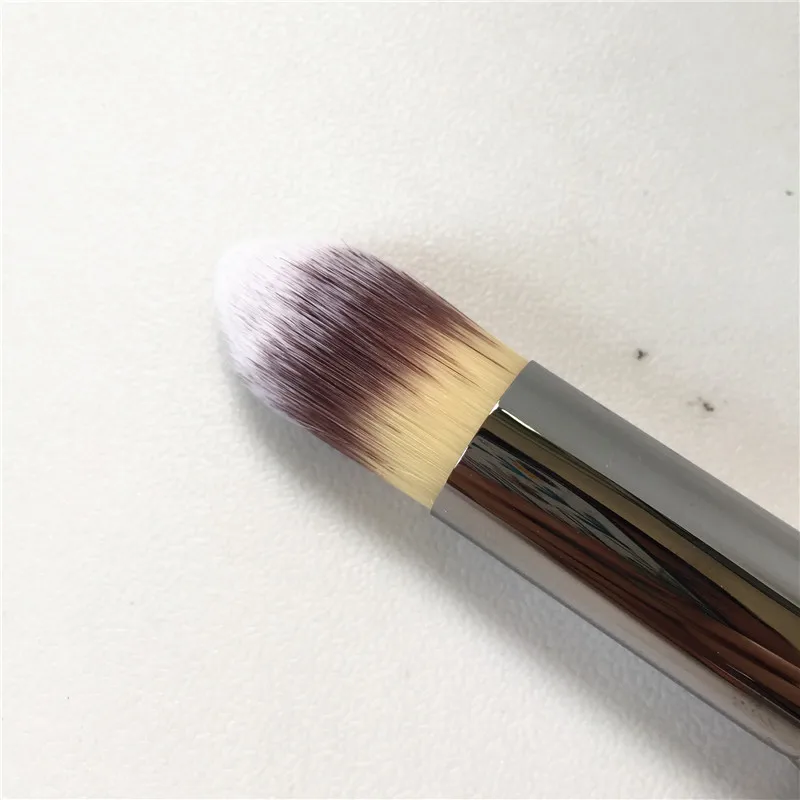 It Cosmetics Heavenly Luxe Pointed Precision Complexion Brush #11 _ 4