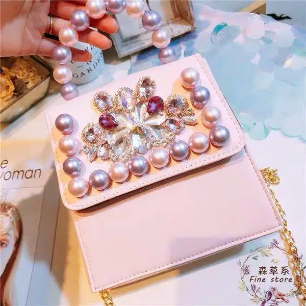 

The new European fashion diamond-inlaid pearl handbag of 2019 is free of charge.