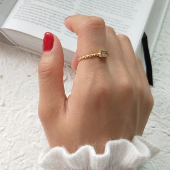 

S925 Sterling Silver Rectangular Diamond Ring Simple Fashion Tiny Twisted Wire Open CZ Zircon Ring Daily Wear Jewelry for Girls