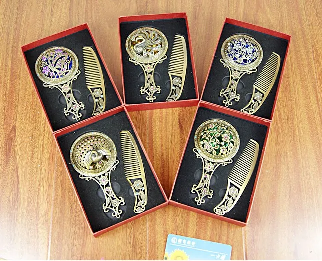 

Brand New Women Chic Retro Vintage pocket Mirror Compact Makeup Mirrors Comb Set Hand Make Up Bronze Hollowed-Out Makeuo Vanity