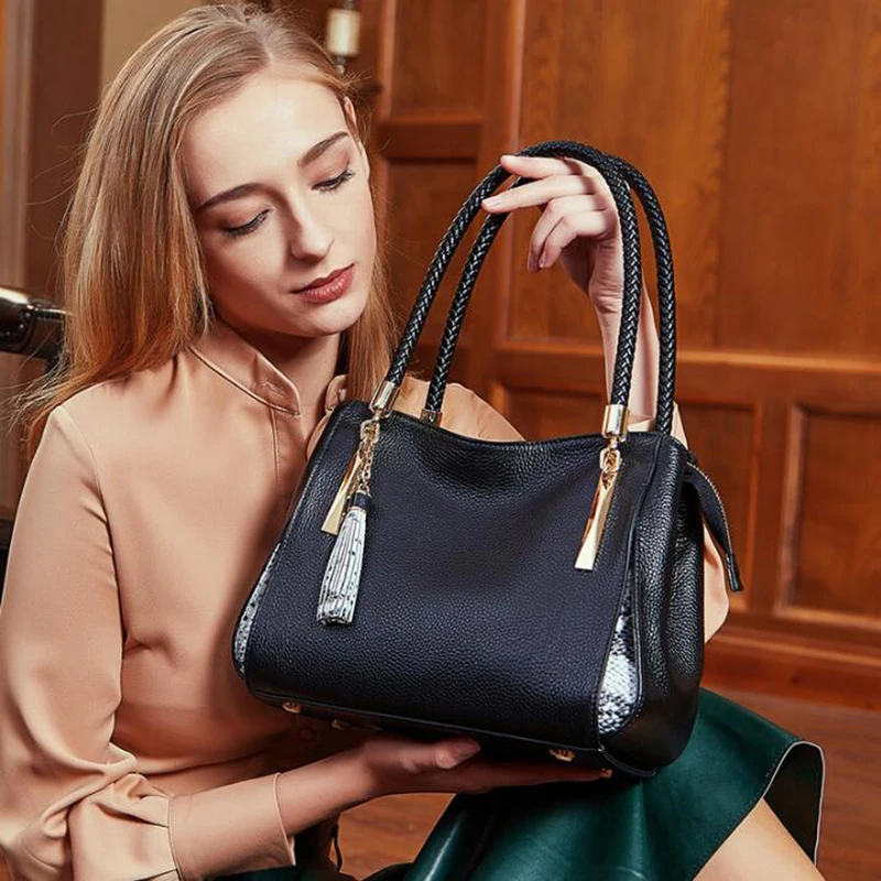 Women Genuine leather Shoulder Bags Female Classic Serpentine Prints Tote Bag Ladies Tassel Luxury Messenger Bag цена Women Genuine leather Shoulder Bags Female Classic Serpentine Prints Tote Bag Ladies Tassel Luxury Messenger Bag цены онлайн