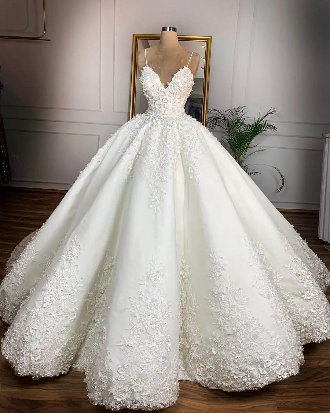 Vintage Lace Floral Wedding Dresses Casamento 3D Flower Bridal Ball Gowns V-neck Lace Up Plus Size Bride Dress Gelinlik