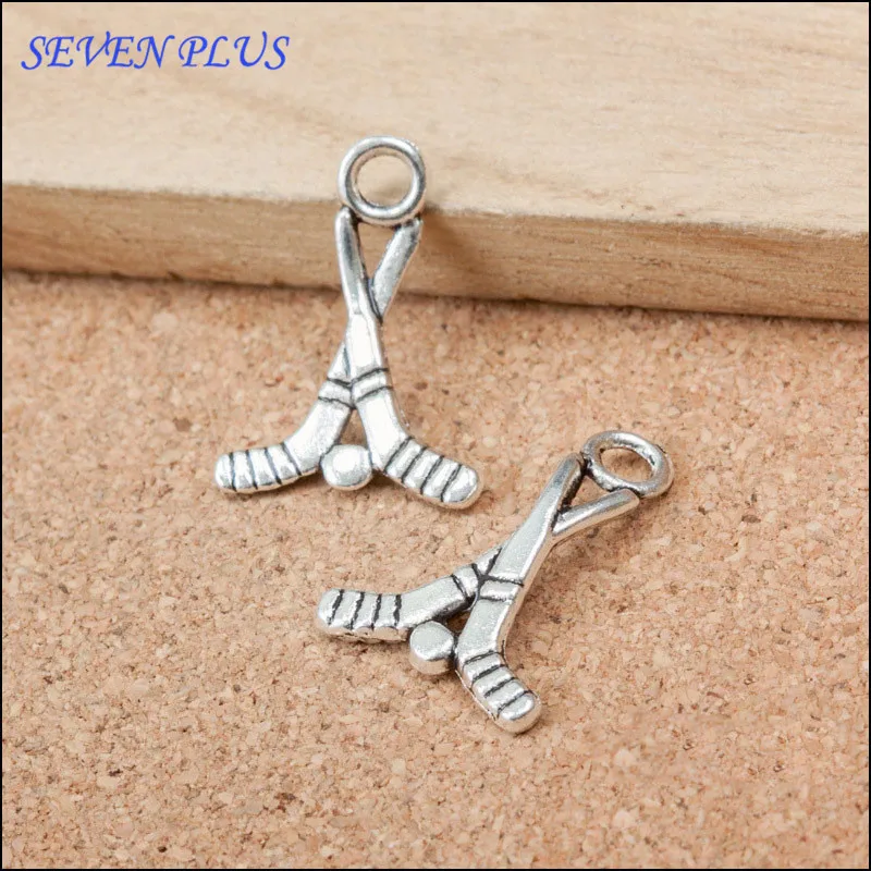 

High Quality 50 Pieces/Lot 17mm*23mm Antique Silver Plated Sports Charm Hockey Charm