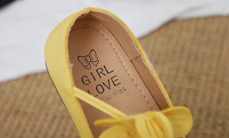 Кожаные туфли для маленьких девочек; детская обувь принцессы; тонкие туфли с мягкой подошвой для девочек; цвет розовый, желтый; Размеры 1, 2, 3, 4, 5, 6, 8T