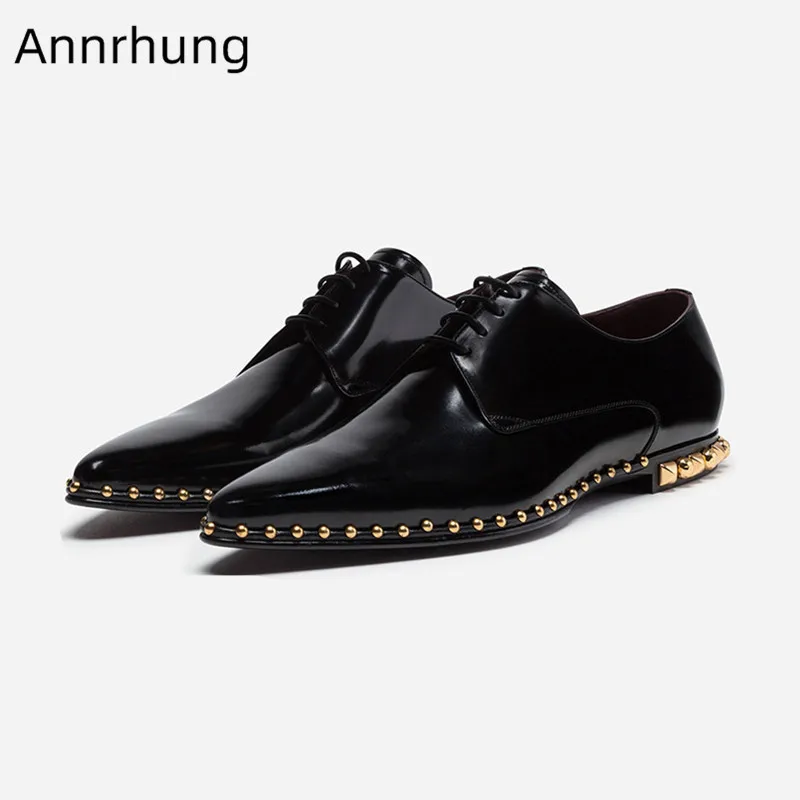 

Genuine Leather Brogue Shoes Men Gold Rivet Flats Lace Up Pointed Toe Studded Black Men Shoes Chaussure Homme 2019