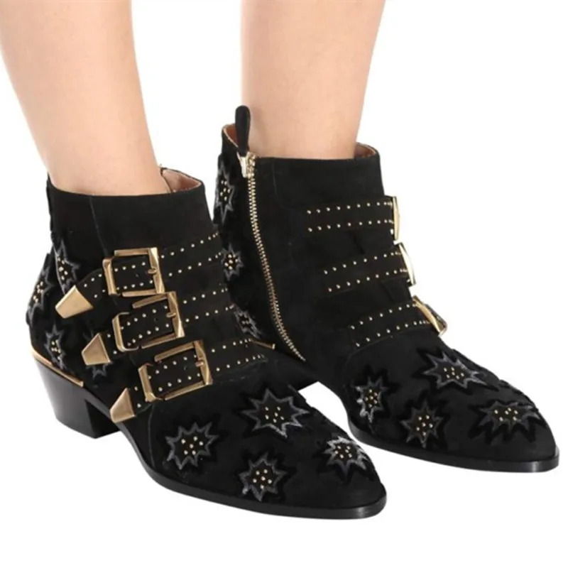 

Cow Suede New Fashion Stylish Black Studded Susanna Boot Shoes Women Luxury Square Heel Rivet Printing Buckled Combat Boot Shoes