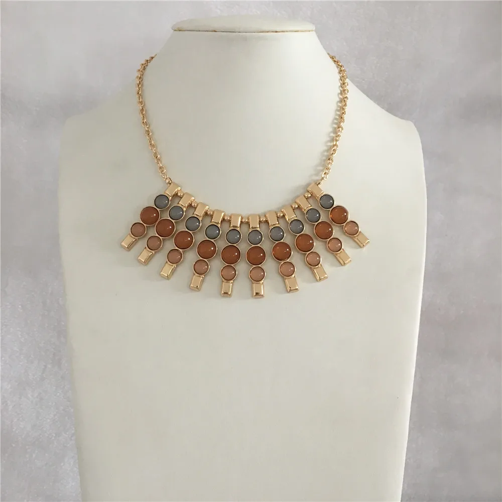

CLASSIC GOLD COLOR ACRYLIC STONE BAR NECKLACE FOR WOMAN