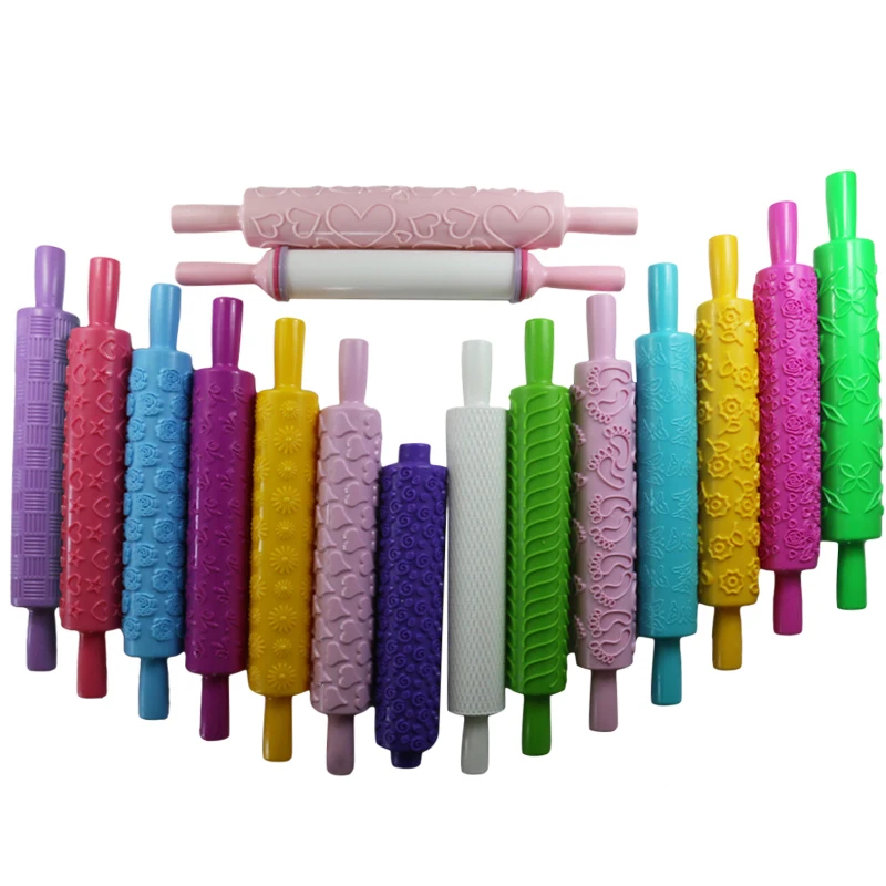 

HOHGIULIA Rolling Pin Designed Fondant Pastry Roller craft Portable Embossed Rolling Pin Heart Pattern Fondant Pastry Tool R004