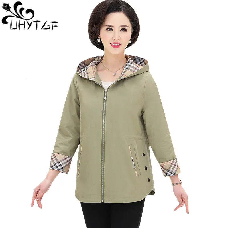 

UHYTGF Female windbreaker Hooded Basic short coats Pure color spring autumn trench coat Casual thin 5XL Plus size outerwear 698