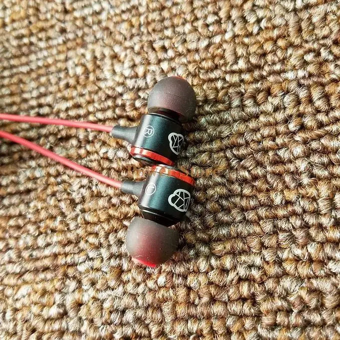 

10mm Dynamic earphone HiFi stereo in-ear monitor IEM noise isolating earbuds for Andriod and IOS perfect bass performance