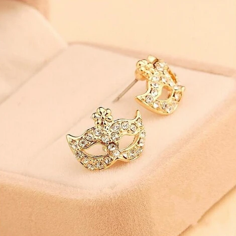 

Aretes Oorbellen Acrylic Trendy New Offer Orecchini Bohemian Magic Mask Flower Earrings Full Rhinestones Stud Stylish E21 2.5g