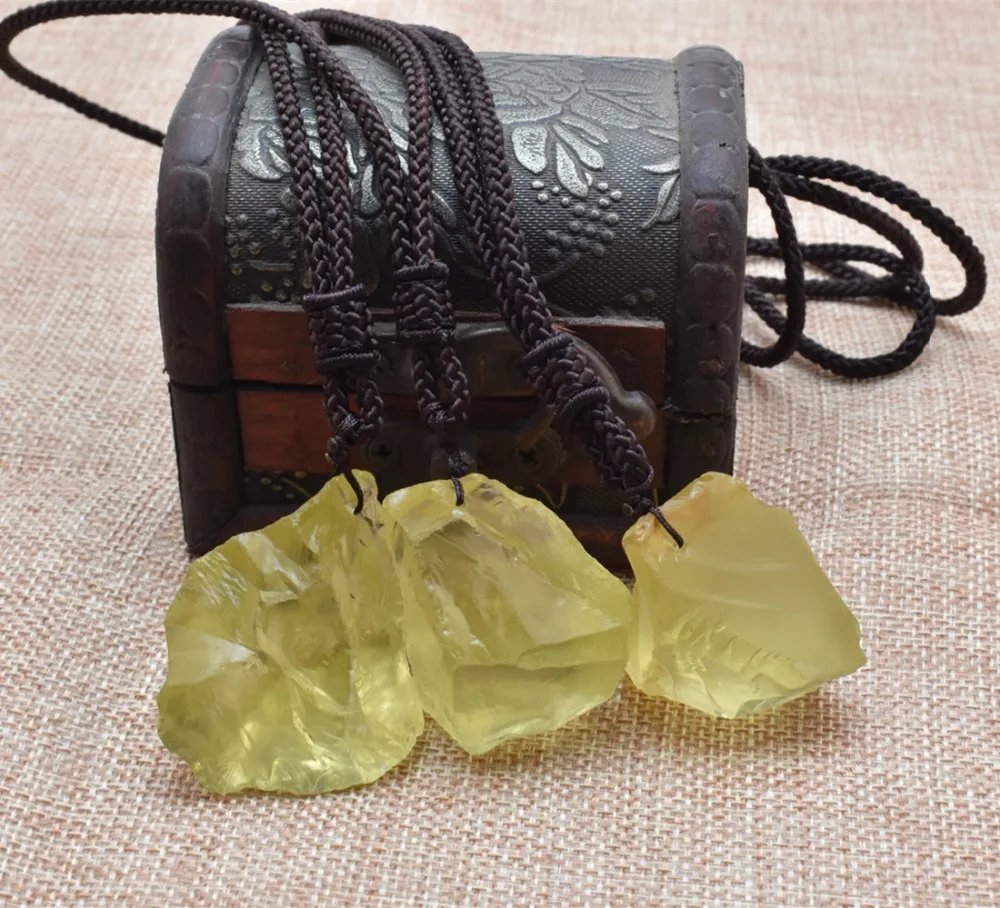 

100% of the natural yellow crystal original stone pendant The original stone crystal pendant Irregular stone pendant