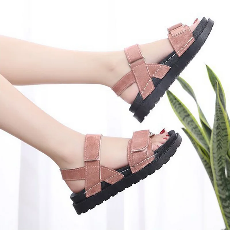 النساء الصنادل جديد الراحة منصة مشبك الصنادل الصيف عارضة السيدات حذاء مسطح الرومانية زائد حجم Sandalia الأنثوية 2019
