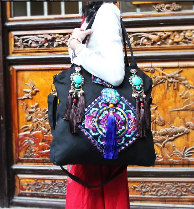 

Chinese Brand Ladies Large Hmong Boho Flower Embroidery Bags Ethnic Crossbody Bag Embroidered Sequins Handbags Sac a Dos Femme