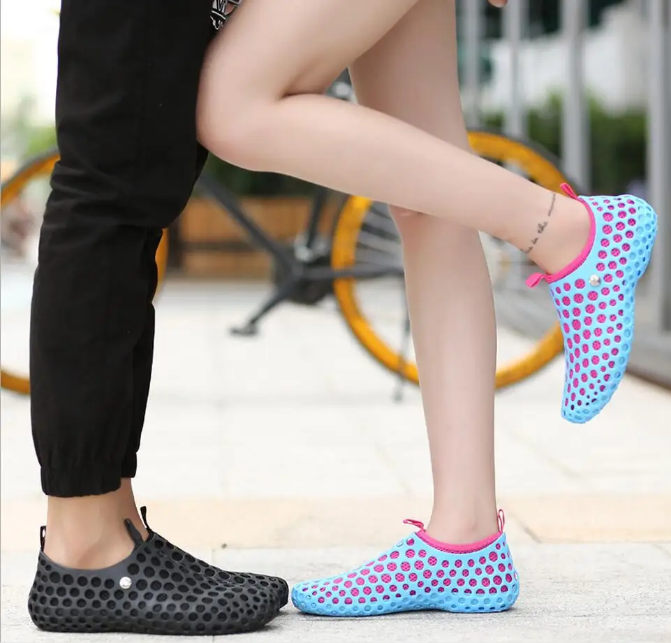 

2017 summer hot couple hole hole shoe chaussure and women sandals non-slip breathable beach shoe plus size36-45