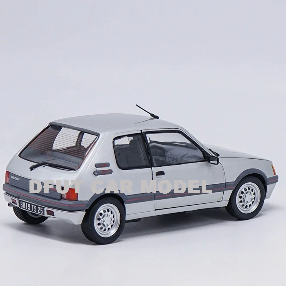 Литая 1:18 игрушечная машинка из сплава модель 205 GTI 1991 детских игрушечных машин оригинальные авторизованные подлинные детские игрушки