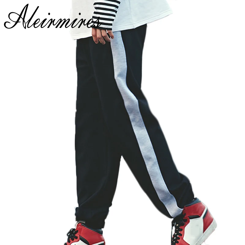 

Aleirmires Men Contrast Color Side Stripe Street Dance Pants Elastic Waist BBoy Loose Sweatpants Casual Jogger Pants Hip Hop