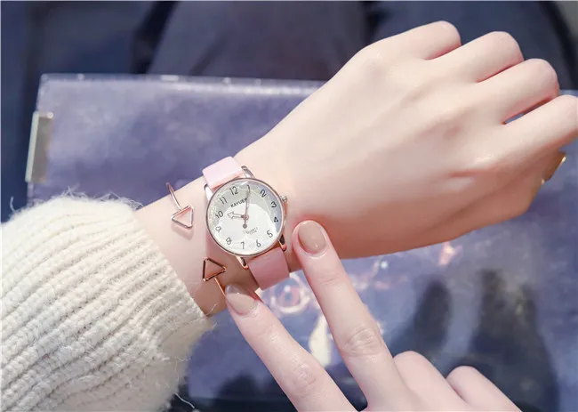 Небольшой свежий дизайн модные женские часы розовое золото Роскошные Кварцевые Часы Дамские режущие поверхность кожаные Наручные часы женские часы