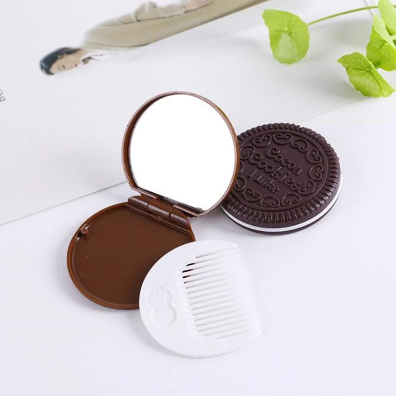 

1Pcs Mini Pocket Chocolate Cookie Biscuits Compact Mirror With Comb Foldable Cute Small Makeup Round Mirror Glass Lovely Fashion