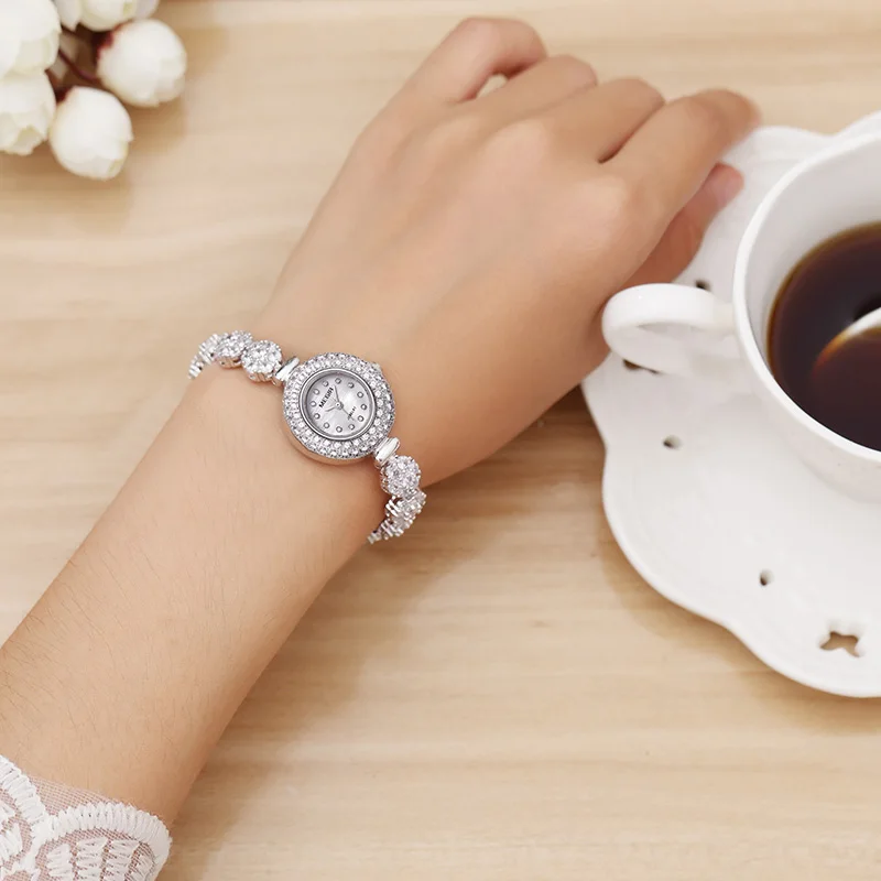 Goedkoop MEGIR Luxe Vrouwen Armband Horloge Mode Sieraden Messing Quartz Vrouwen Horloges Klok Uur voor Liefhebbers Dames Meisje Relogio Feminino