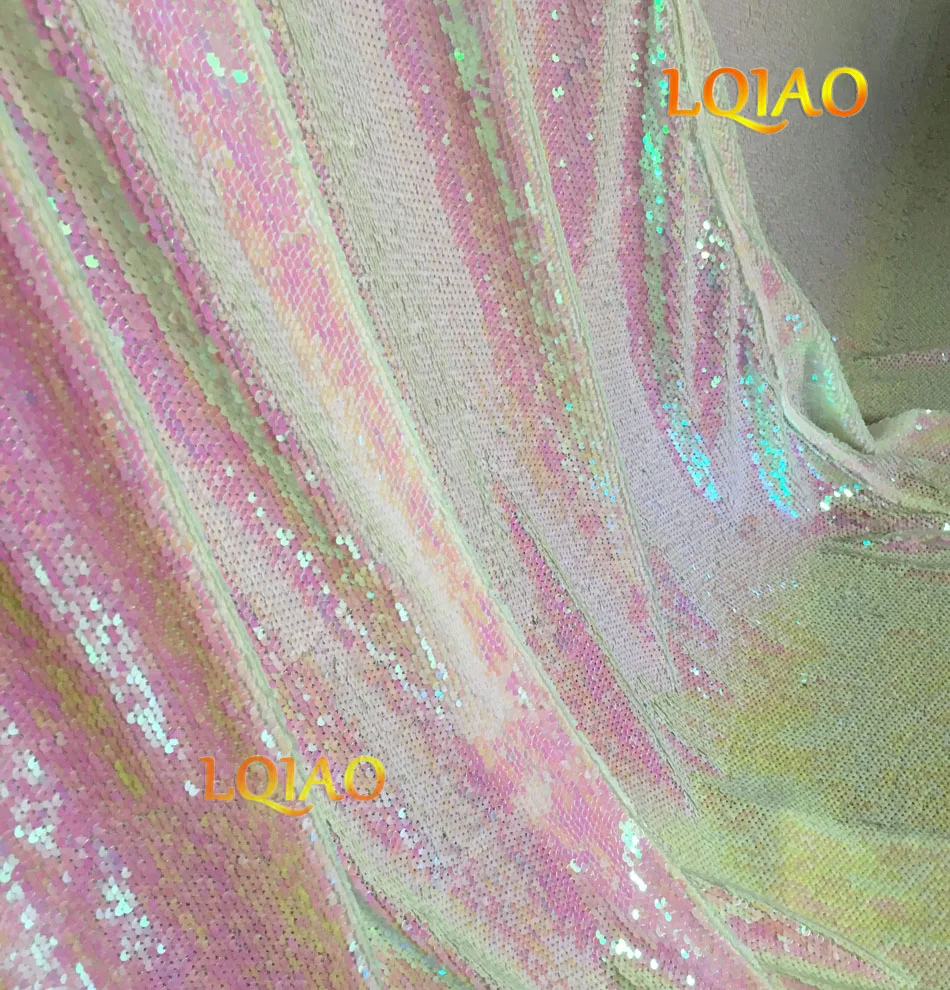 Changed White Reversible Sequin Backdrop-011