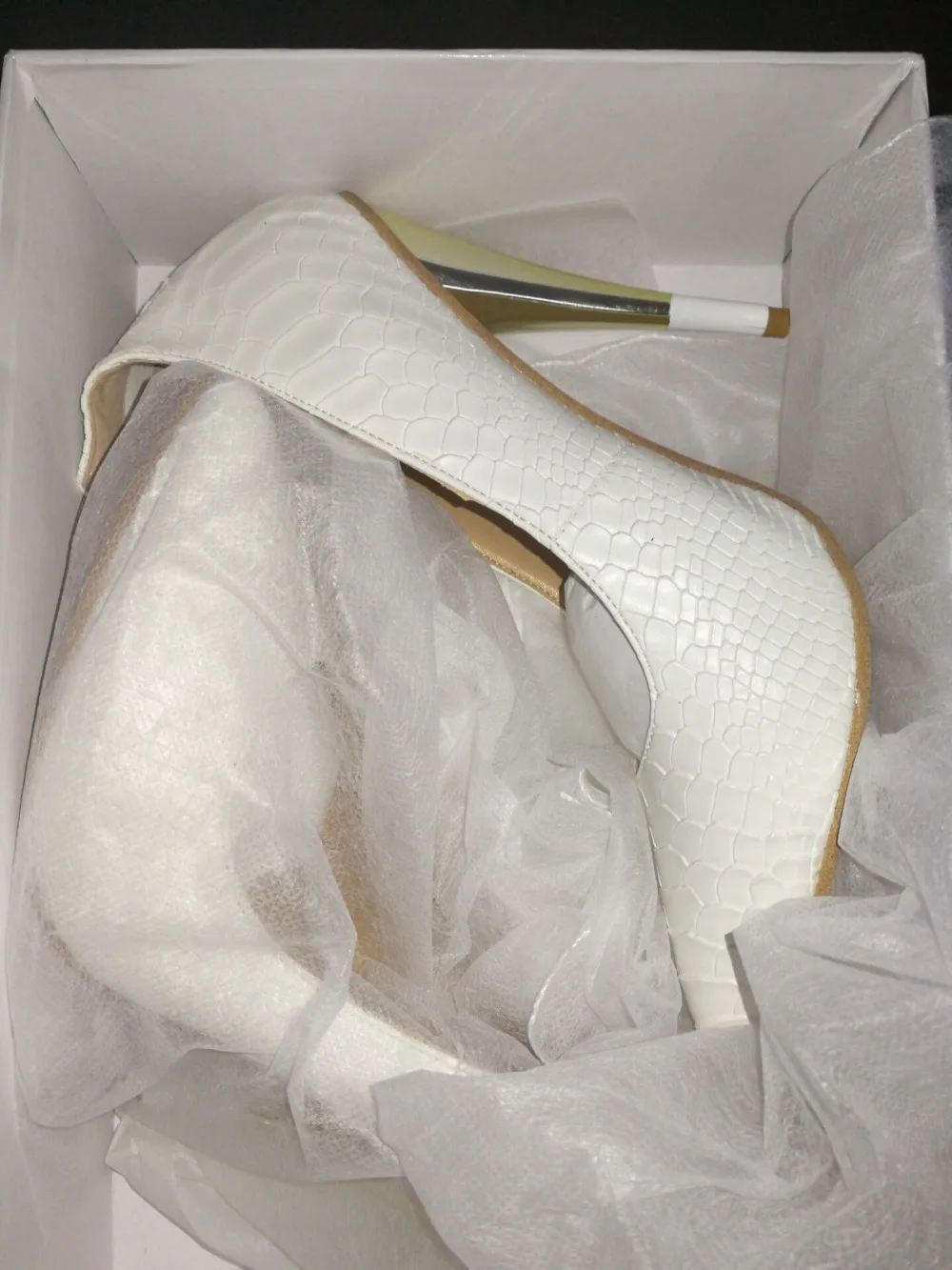 Escarpins femme/белые туфли-лодочки с острым носком из тисненой кожи; женская обувь на высоком каблуке с золотой молнией; пикантные свадебные туфли на шпильке