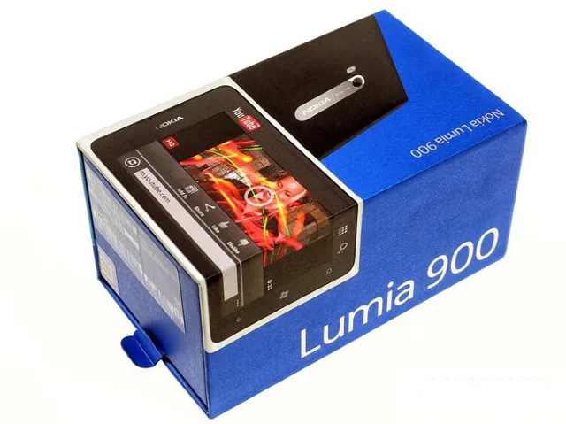 Original Nokia Lumia 900 Mobile Phone 4.3″ Touch Screen 8.0MP Camera WIFI GPS Bluetooth 3G cell phone