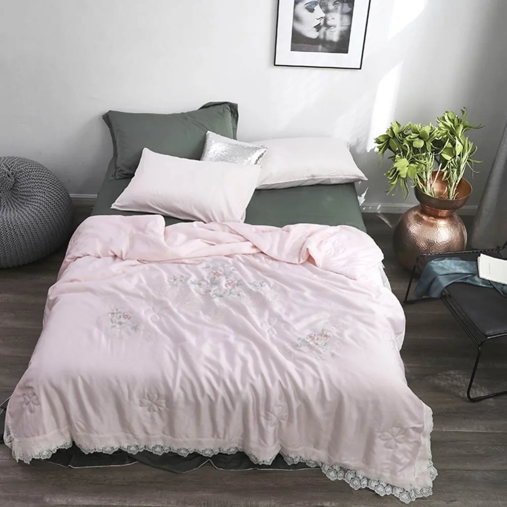 

2019 Pink Flowers Lace Border Thin Summer Quilt Air-condition Embroidery Comforter Artificial Silk Fabric Polyester Queen Size