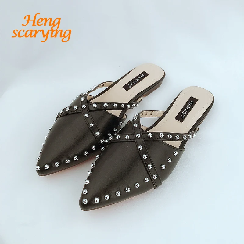 

2019 Summer Luxury Designer Women Rivets Flat Slides Casual Closed Toe Slides Mules Fashion Ladies Flat Slippers Party Shoes