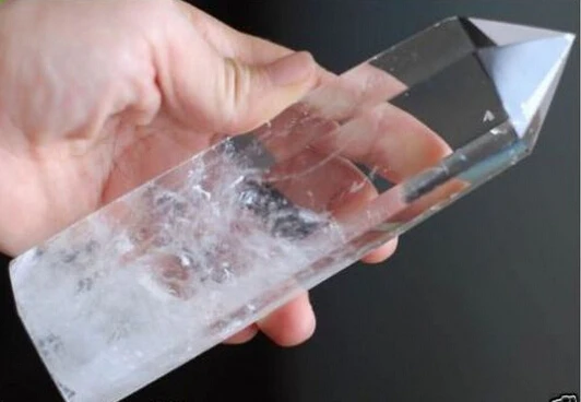 

A 422 natural quartz rock crystal point healing (0601)