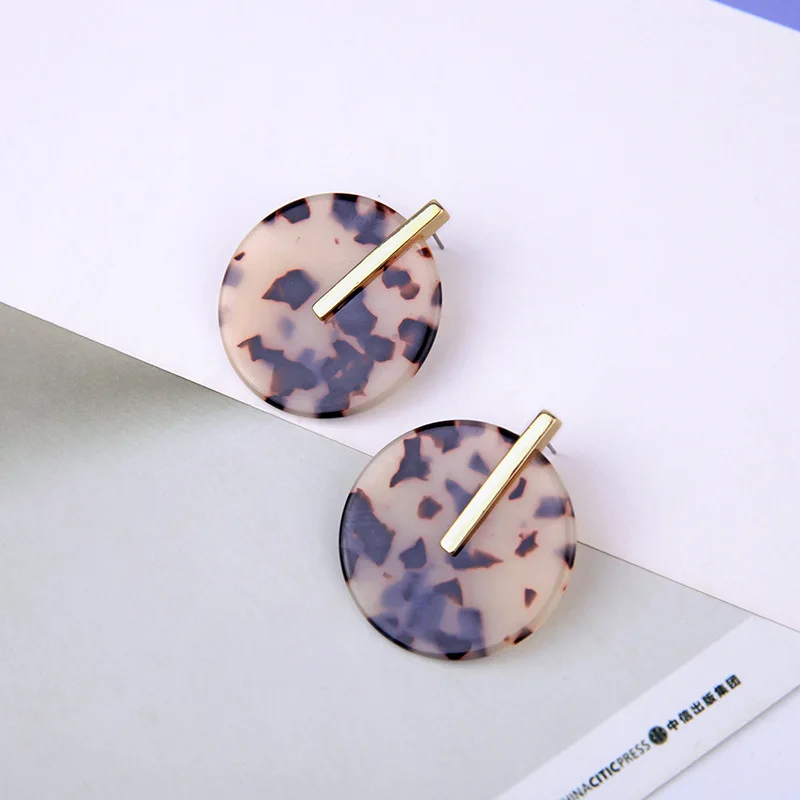 

Simple Tortoiseshell Acrylic Discs Stud Earrings for Women Fashion Geometry Alloy Bohemian Earrings Individually Wrapped Gifts