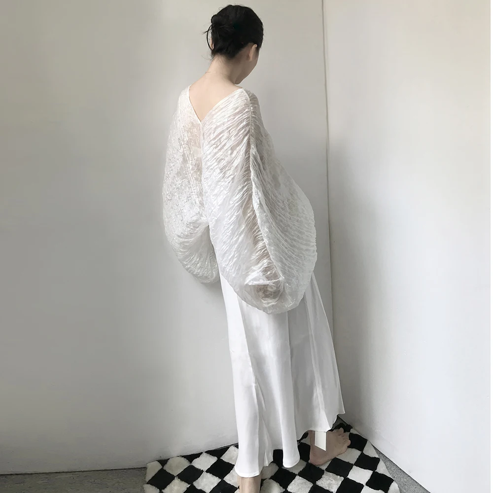 

Aquatic Kongyinggan Shell White Silk Blended Pleated Long Sleeve Shirt Blouse