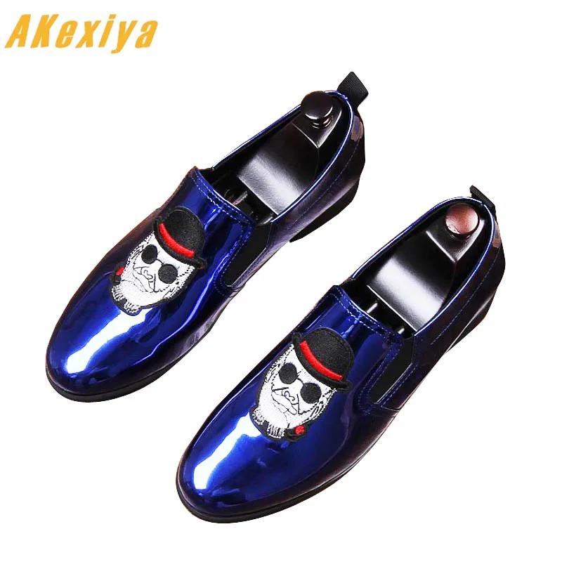 

New Designer Men fashion gentleman embroidery flats Shoes Loafer Male Party wedding shoes moccasins Sapato Social Masculino