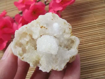 

Natural crystal agate white crystal hole decoration ore white lucky gathergold Healing 71g
