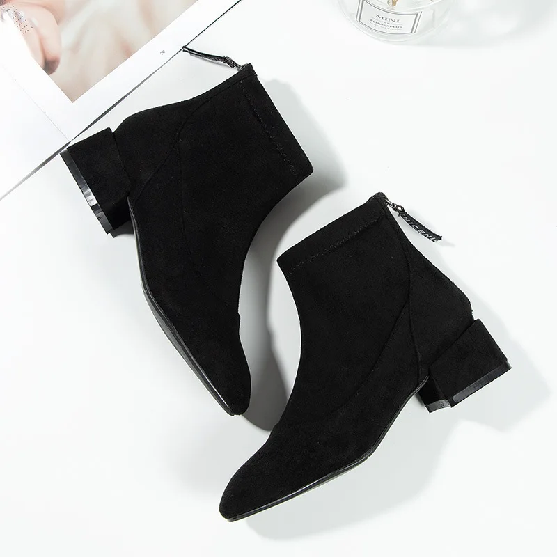 

2018 winter new fashion simple solid color high heel boots women retro style trend comfortable wild casual Martin boots.