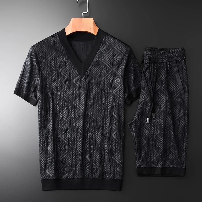 Minglu v-образным вырезом мужские наборы (футболка + брюки) роскошный повторяющийся Печатный с коротким рукавом для мужчин наборы плюс размер
