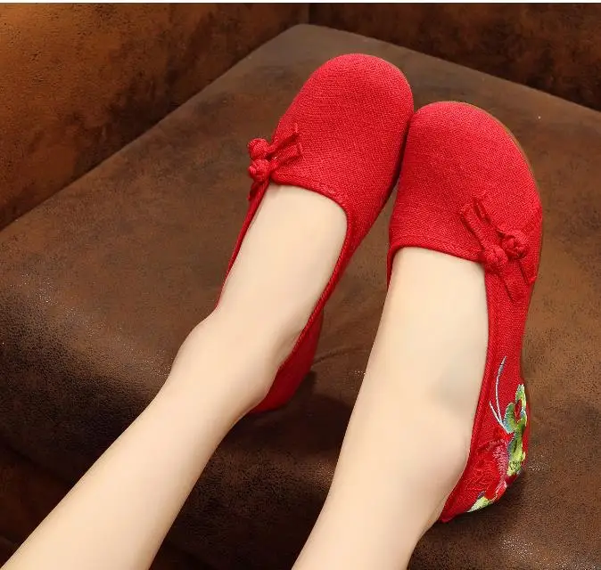 

Women's cloth shoes are comfortable, breathable, non-slip and embroidered 122
